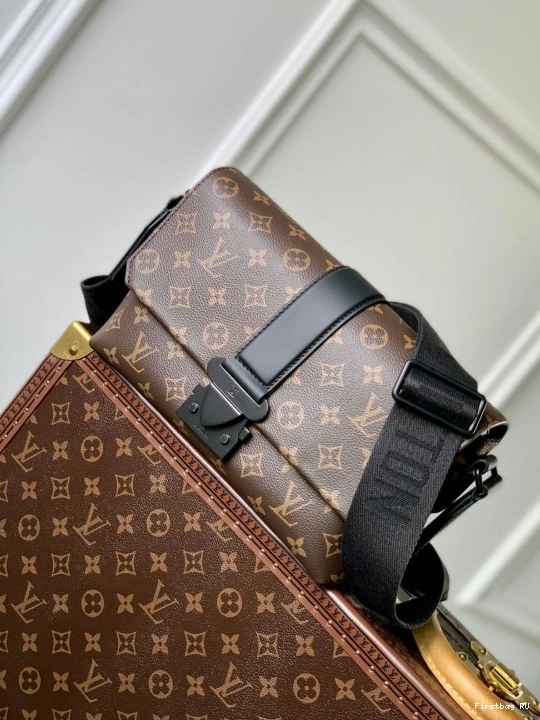 Firstbag LOUIS Messenger S-Cape VUITTON 0813